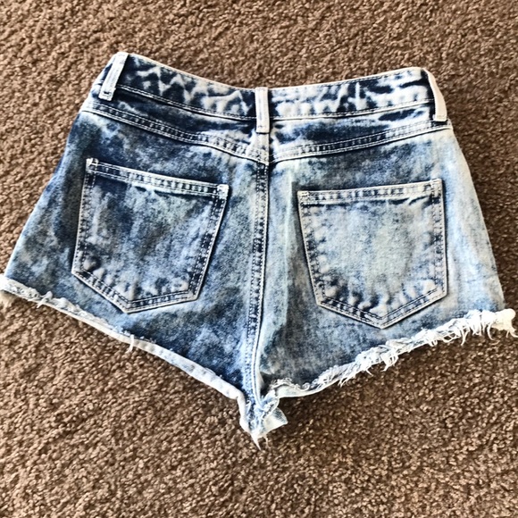 Topshop distresses Moto shorts - Picture 3 of 6